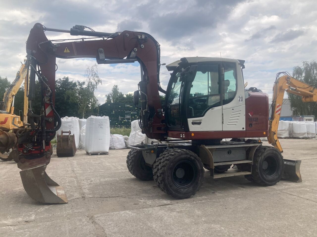 Liebherr A 912 Compact Rotator R4 - Bager na kotačima: slika Liebherr A 912 Compact Rotator R4 - Bager na kotačima Liebherr A 912 Compact Rotator R4 - Bager na kotačima: slika Liebherr A 912 Compact Rotator R4 - Bager na kotačima