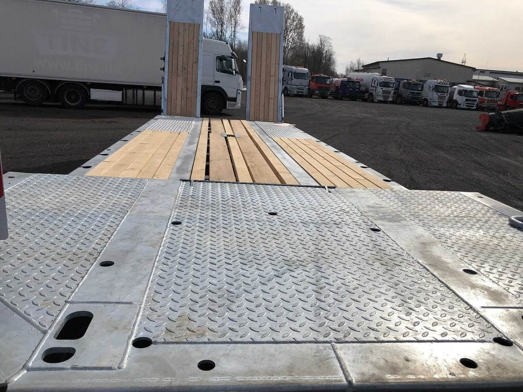 Fliegl DTS-S 300 - Prikolica s niskim utovarivačem: slika Fliegl DTS-S 300 - Prikolica s niskim utovarivačem Fliegl DTS-S 300 - Prikolica s niskim utovarivačem: slika Fliegl DTS-S 300 - Prikolica s niskim utovarivačem