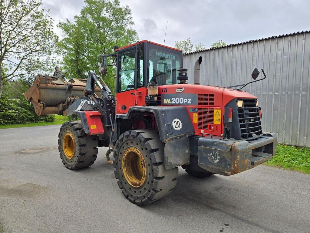 Komatsu WA200PZ-6 - Utovarivač na kotačima: slika Komatsu WA200PZ-6 - Utovarivač na kotačima Komatsu WA200PZ-6 - Utovarivač na kotačima: slika Komatsu WA200PZ-6 - Utovarivač na kotačima