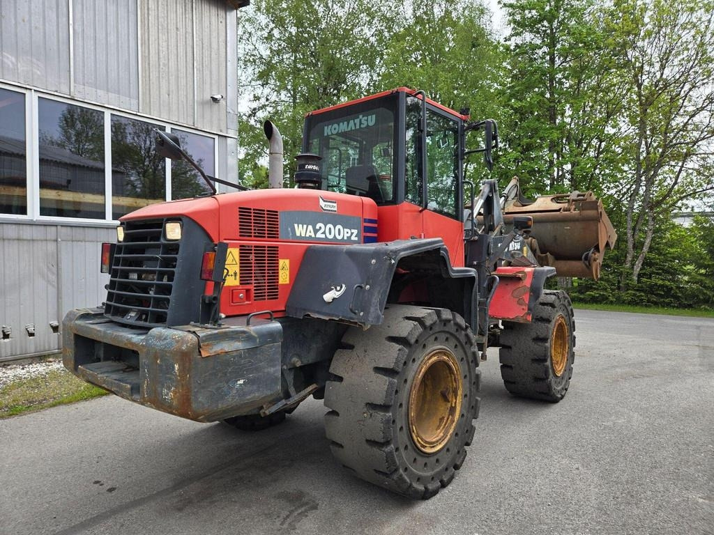 Komatsu WA200PZ-6 - Utovarivač na kotačima: slika Komatsu WA200PZ-6 - Utovarivač na kotačima Komatsu WA200PZ-6 - Utovarivač na kotačima: slika Komatsu WA200PZ-6 - Utovarivač na kotačima