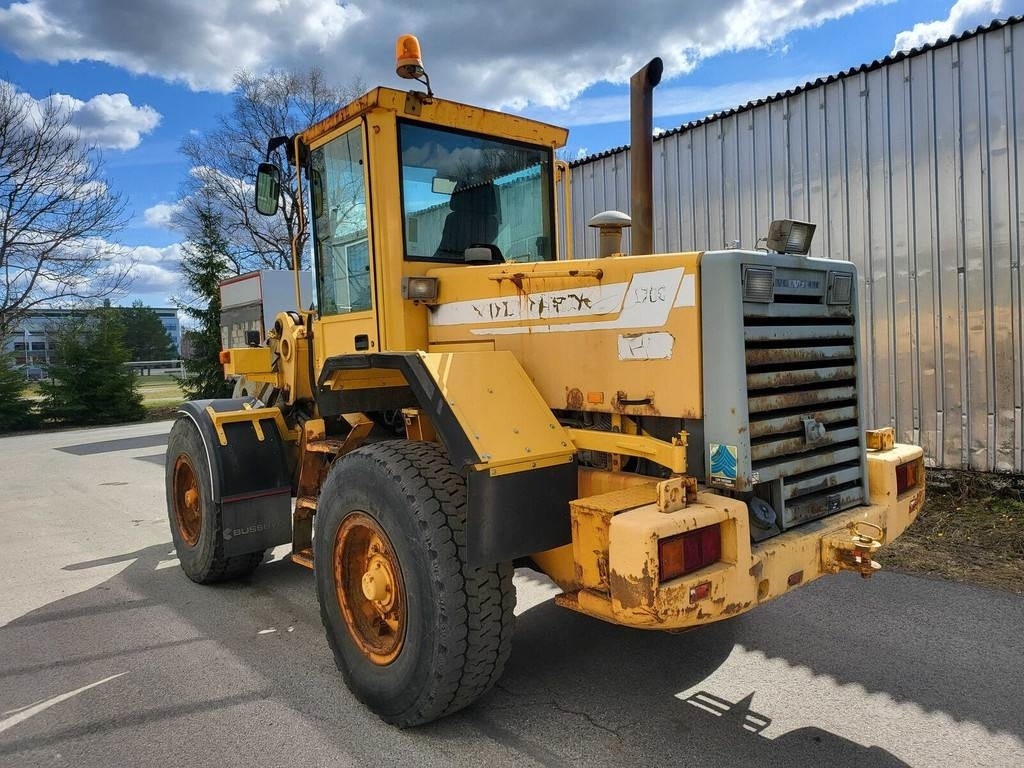 Volvo BM L70C - Utovarivač na kotačima: slika Volvo BM L70C - Utovarivač na kotačima Volvo BM L70C - Utovarivač na kotačima: slika Volvo BM L70C - Utovarivač na kotačima