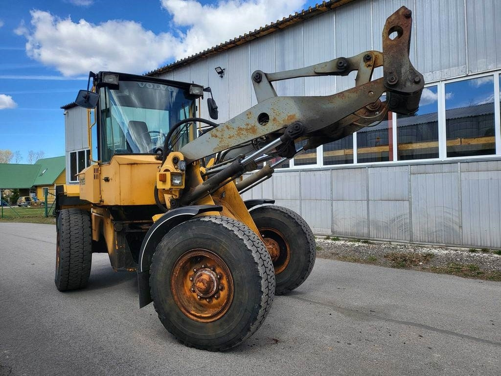 Volvo BM L70C - Utovarivač na kotačima: slika Volvo BM L70C - Utovarivač na kotačima Volvo BM L70C - Utovarivač na kotačima: slika Volvo BM L70C - Utovarivač na kotačima