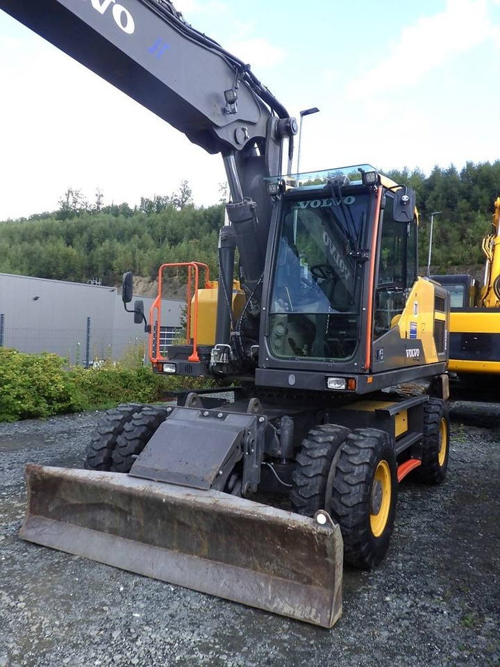 Volvo EW 220 E - Bager na kotačima: slika Volvo EW 220 E - Bager na kotačima Volvo EW 220 E - Bager na kotačima: slika Volvo EW 220 E - Bager na kotačima