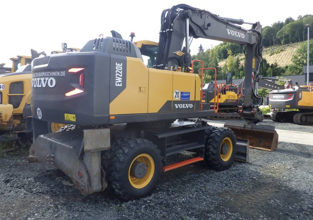 Volvo EW 220 E - Bager na kotačima: slika Volvo EW 220 E - Bager na kotačima Volvo EW 220 E - Bager na kotačima: slika Volvo EW 220 E - Bager na kotačima