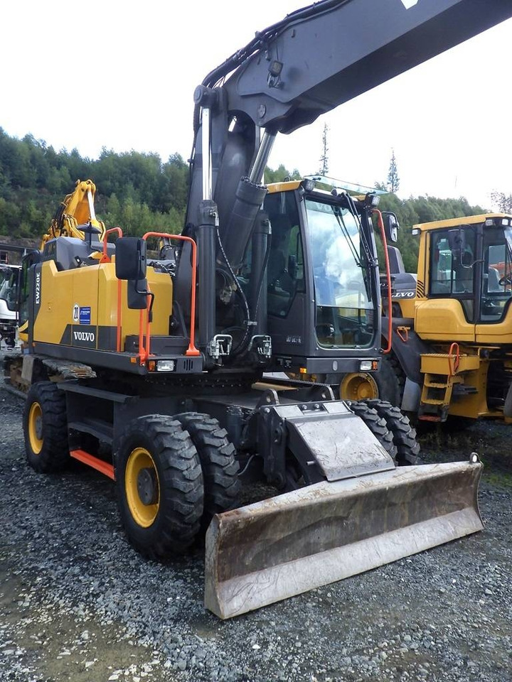 Volvo EW 220 E - Bager na kotačima: slika Volvo EW 220 E - Bager na kotačima Volvo EW 220 E - Bager na kotačima: slika Volvo EW 220 E - Bager na kotačima