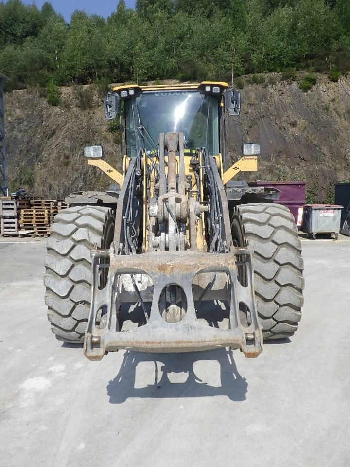 Volvo L 110 H LB - Utovarivač na kotačima: slika Volvo L 110 H LB - Utovarivač na kotačima Volvo L 110 H LB - Utovarivač na kotačima: slika Volvo L 110 H LB - Utovarivač na kotačima