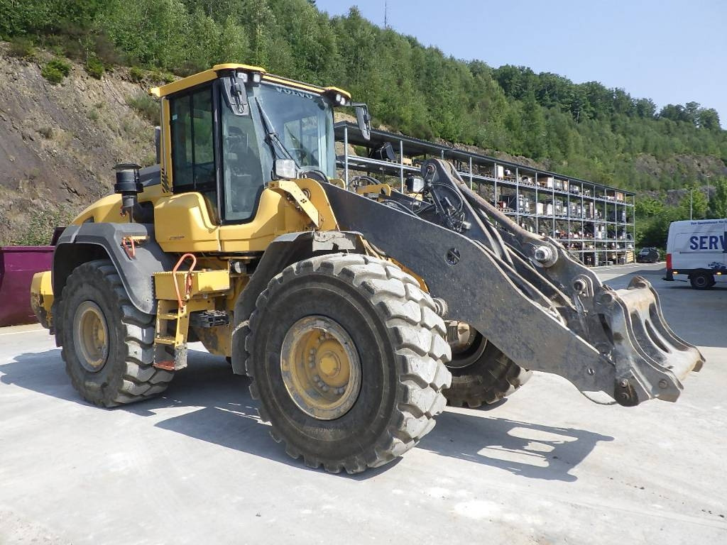 Volvo L 110 H LB - Utovarivač na kotačima: slika Volvo L 110 H LB - Utovarivač na kotačima Volvo L 110 H LB - Utovarivač na kotačima: slika Volvo L 110 H LB - Utovarivač na kotačima