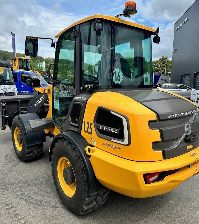 Volvo L 25 Electric - Utovarivač na kotačima: slika Volvo L 25 Electric - Utovarivač na kotačima Volvo L 25 Electric - Utovarivač na kotačima: slika Volvo L 25 Electric - Utovarivač na kotačima