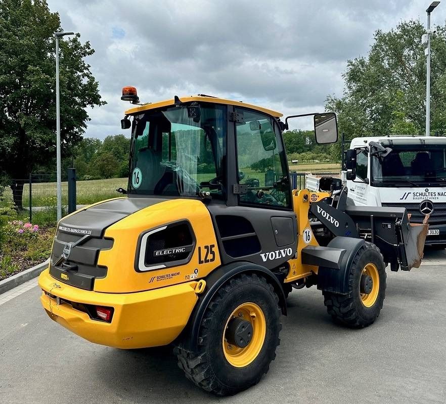 Volvo L 25 Electric - Utovarivač na kotačima: slika Volvo L 25 Electric - Utovarivač na kotačima Volvo L 25 Electric - Utovarivač na kotačima: slika Volvo L 25 Electric - Utovarivač na kotačima