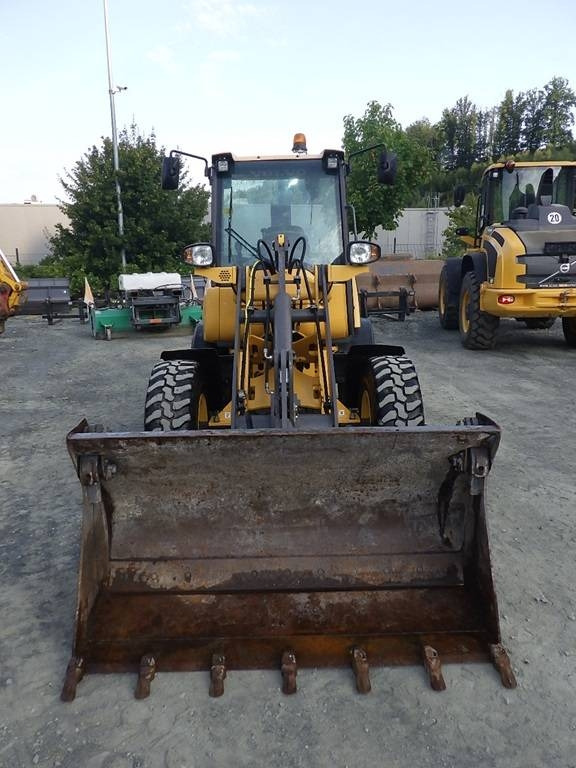 Volvo L 25 F - Utovarivač na kotačima: slika Volvo L 25 F - Utovarivač na kotačima Volvo L 25 F - Utovarivač na kotačima: slika Volvo L 25 F - Utovarivač na kotačima