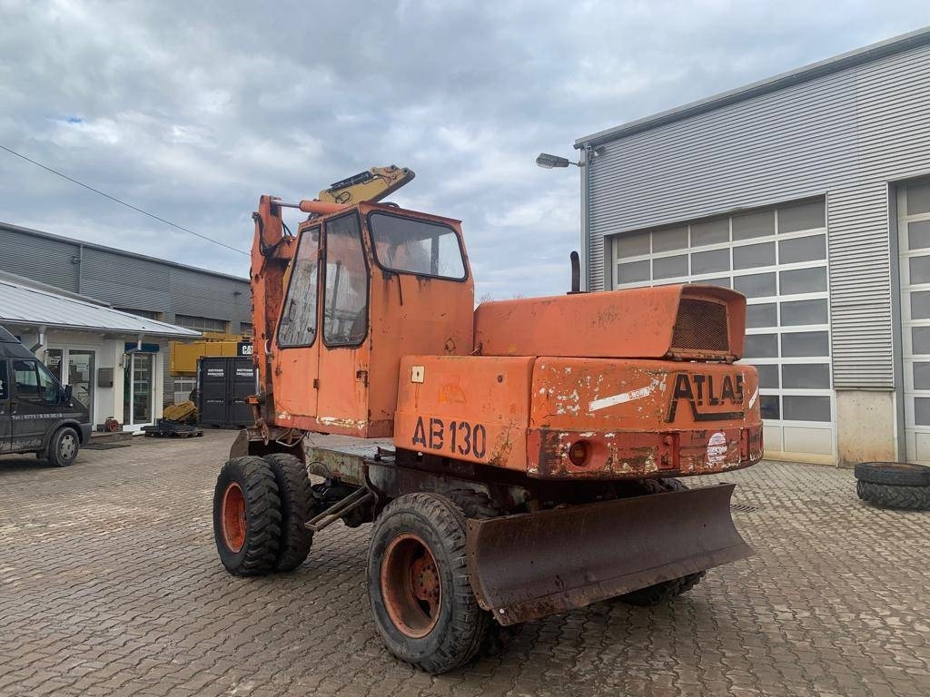 Atlas AB1302 / AB1500 mit Löffel und Greifer - Bager na kotačima: slika Atlas AB1302 / AB1500 mit Löffel und Greifer - Bager na kotačima Atlas AB1302 / AB1500 mit Löffel und Greifer - Bager na kotačima: slika Atlas AB1302 / AB1500 mit Löffel und Greifer - Bager na kotačima