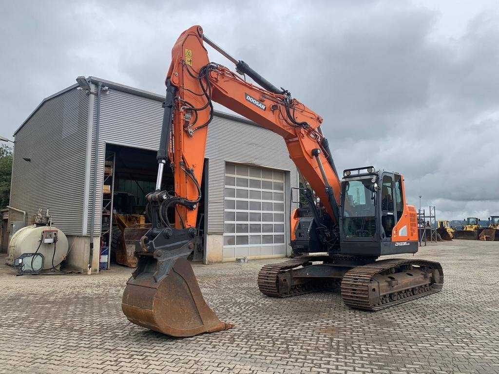 Doosan DX 235 LCR-5 - Bager gusjeničar: slika Doosan DX 235 LCR-5 - Bager gusjeničar Doosan DX 235 LCR-5 - Bager gusjeničar: slika Doosan DX 235 LCR-5 - Bager gusjeničar