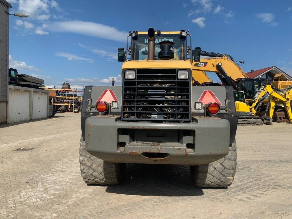 Komatsu WA 320-5H - Utovarivač na kotačima: slika Komatsu WA 320-5H - Utovarivač na kotačima Komatsu WA 320-5H - Utovarivač na kotačima: slika Komatsu WA 320-5H - Utovarivač na kotačima