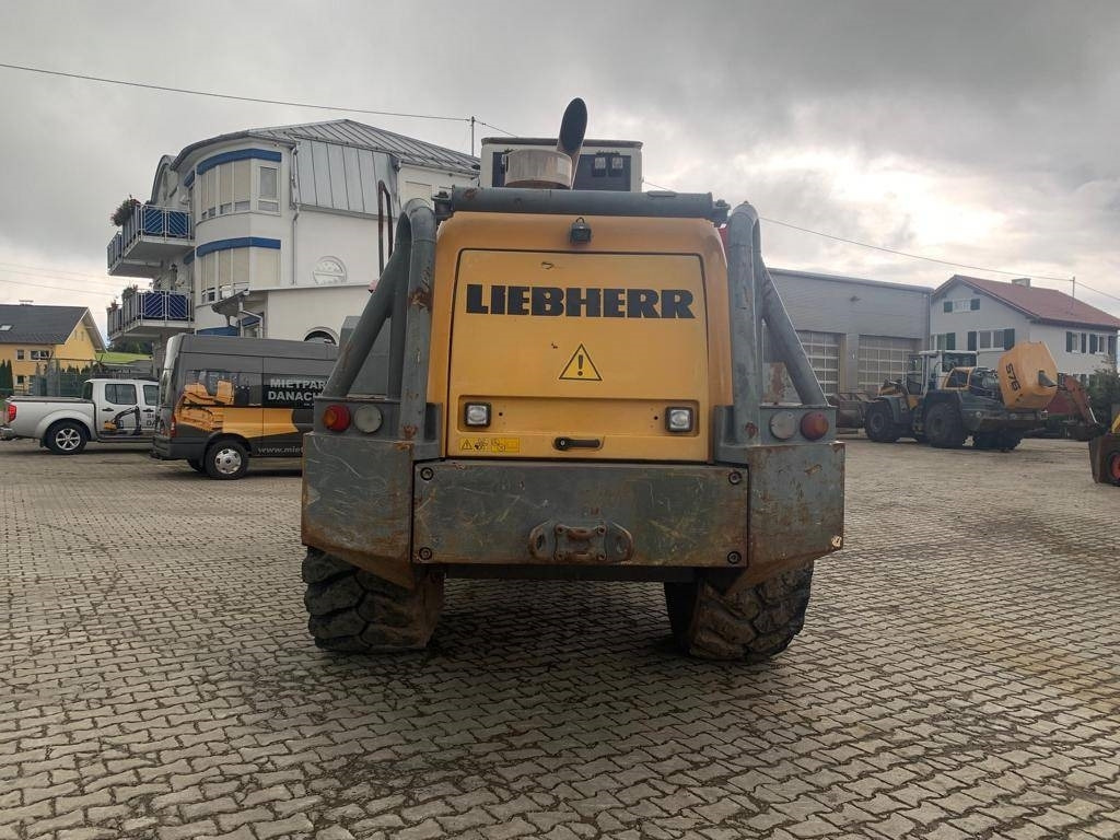 Liebherr L 576 - Utovarivač na kotačima: slika Liebherr L 576 - Utovarivač na kotačima Liebherr L 576 - Utovarivač na kotačima: slika Liebherr L 576 - Utovarivač na kotačima