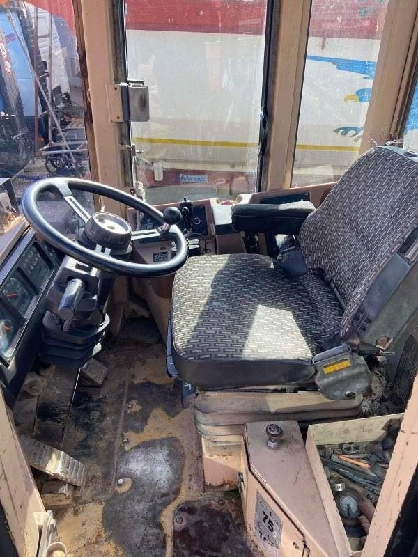 CAT 960 F - Utovarivač na kotačima: slika CAT 960 F - Utovarivač na kotačima CAT 960 F - Utovarivač na kotačima: slika CAT 960 F - Utovarivač na kotačima