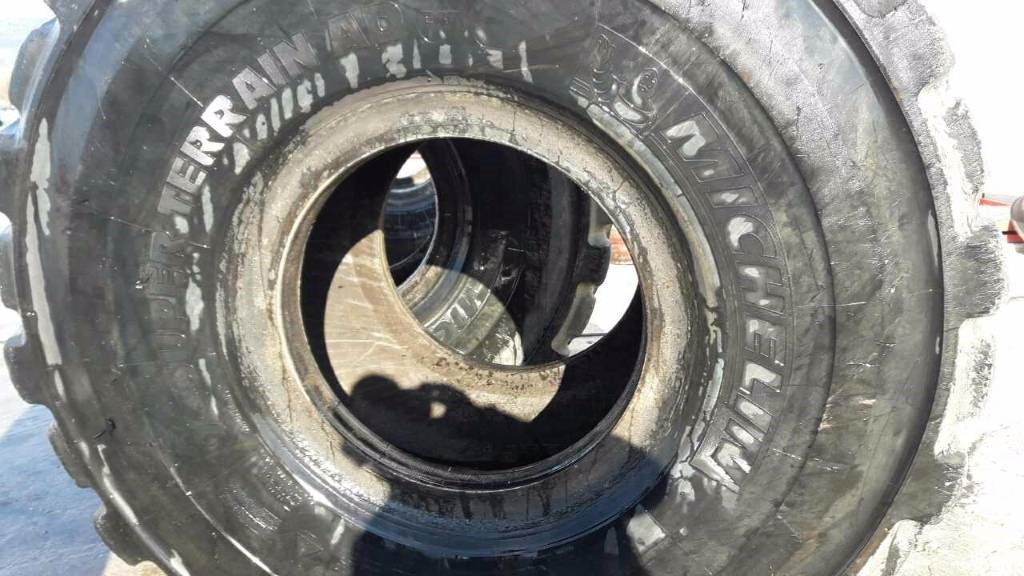 Guma Michelin 29,5R25 X-SUPER TERRAIN /AD: slika Guma Michelin 29,5R25 X-SUPER TERRAIN /AD