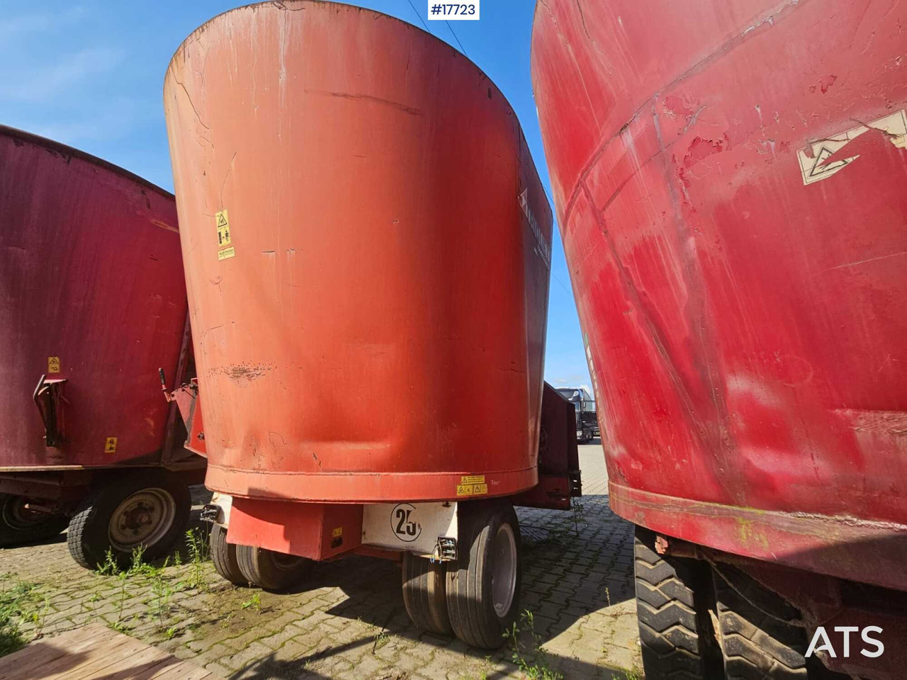 2000 Trioliet SM-12 - Vagon-miješalica za krmivo: slika 2000 Trioliet SM-12 - Vagon-miješalica za krmivo 2000 Trioliet SM-12 - Vagon-miješalica za krmivo: slika 2000 Trioliet SM-12 - Vagon-miješalica za krmivo