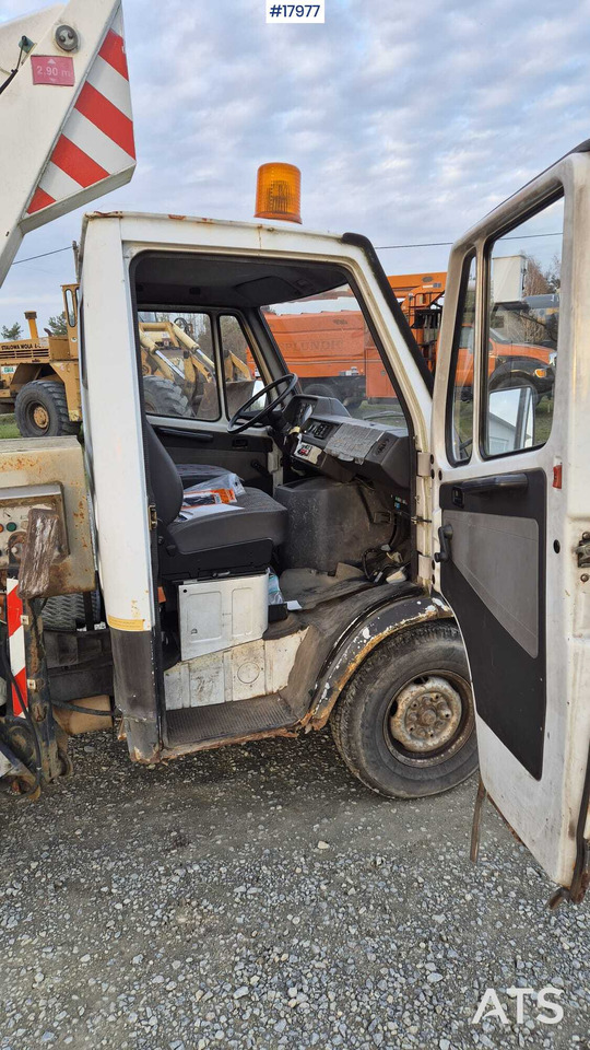 Podizna platforma montirana na kamion BRONTO SKYLIFT basket lift on Mercedes-Benz 308D chassis (1992): slika Podizna platforma montirana na kamion BRONTO SKYLIFT basket lift on Mercedes-Benz 308D chassis (1992)