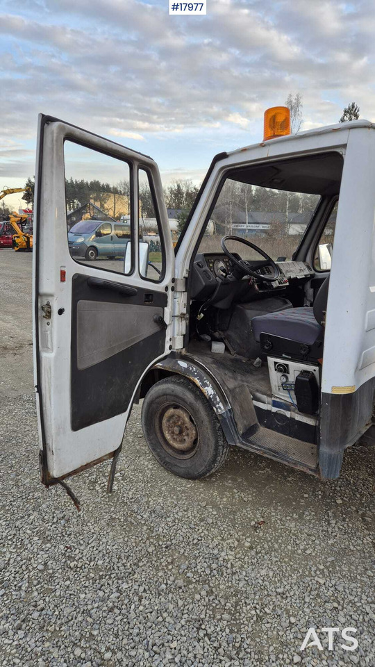 Podizna platforma montirana na kamion BRONTO SKYLIFT basket lift on Mercedes-Benz 308D chassis (1992): slika Podizna platforma montirana na kamion BRONTO SKYLIFT basket lift on Mercedes-Benz 308D chassis (1992)