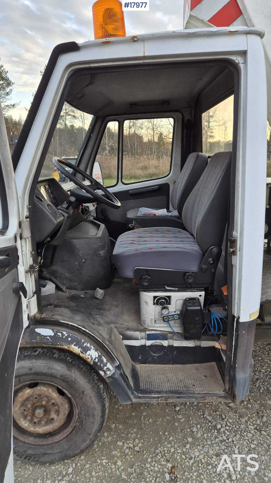 Podizna platforma montirana na kamion BRONTO SKYLIFT basket lift on Mercedes-Benz 308D chassis (1992): slika Podizna platforma montirana na kamion BRONTO SKYLIFT basket lift on Mercedes-Benz 308D chassis (1992)