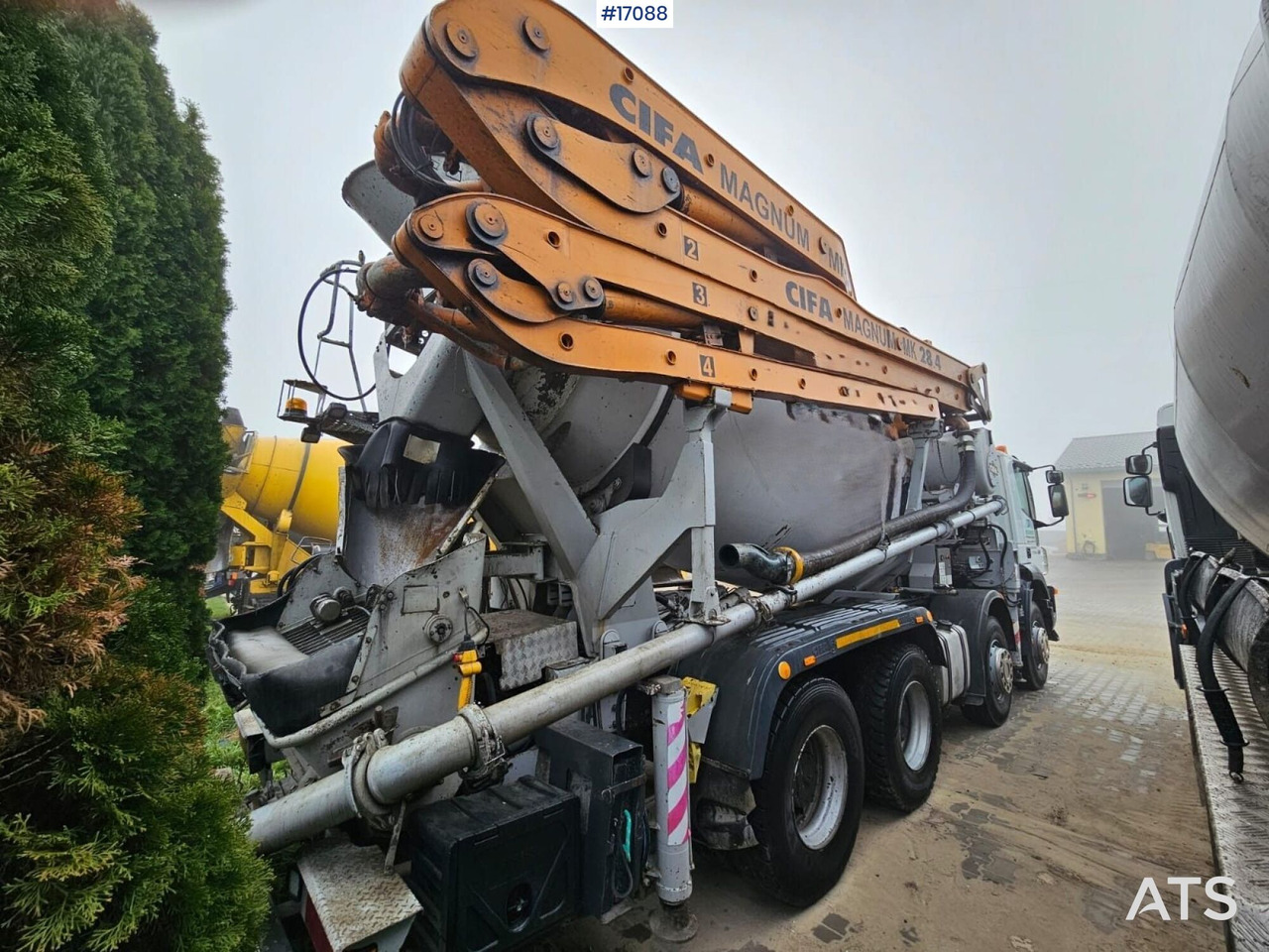 Beton pumpa Concrete pump CIFA Magnum MK 28,4  IVECO 8x4 (2006): slika Beton pumpa Concrete pump CIFA Magnum MK 28,4  IVECO 8x4 (2006)