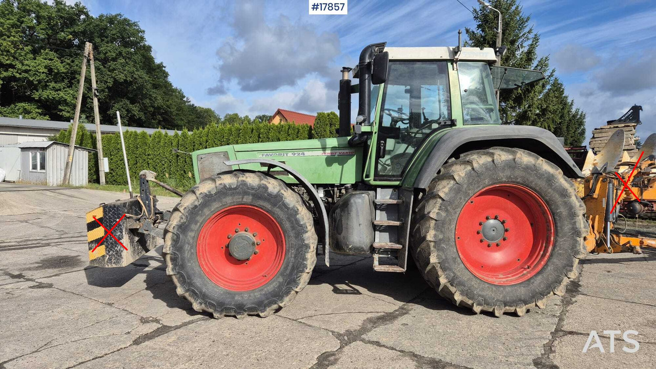 FENDT VARIO FAVORIT 924 agricultural tractor (1999) - Traktor: slika FENDT VARIO FAVORIT 924 agricultural tractor (1999) - Traktor FENDT VARIO FAVORIT 924 agricultural tractor (1999) - Traktor: slika FENDT VARIO FAVORIT 924 agricultural tractor (1999) - Traktor