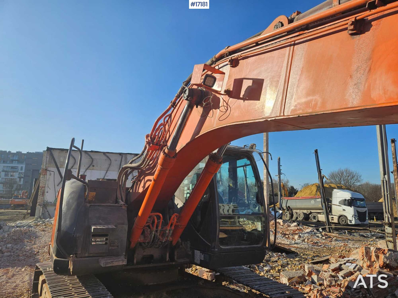 Hydraulic excavator Hitachi ZX225 LC (2013) - Bager gusjeničar: slika Hydraulic excavator Hitachi ZX225 LC (2013) - Bager gusjeničar Hydraulic excavator Hitachi ZX225 LC (2013) - Bager gusjeničar: slika Hydraulic excavator Hitachi ZX225 LC (2013) - Bager gusjeničar