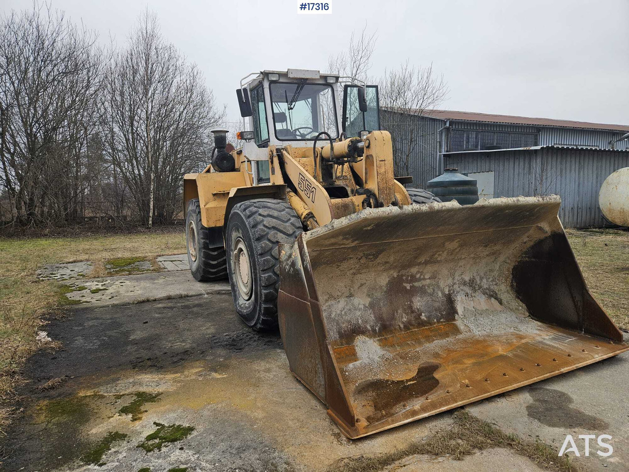 LIEBHERR L551 wheel loader (1995) - Utovarivač na kotačima: slika LIEBHERR L551 wheel loader (1995) - Utovarivač na kotačima LIEBHERR L551 wheel loader (1995) - Utovarivač na kotačima: slika LIEBHERR L551 wheel loader (1995) - Utovarivač na kotačima