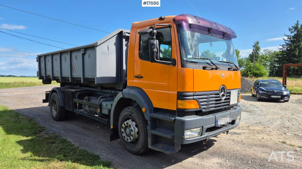 Mercedes-Benz 1828 hooklift (1999) two containers - Kamion s kukastom dizalicom: slika Mercedes-Benz 1828 hooklift (1999) two containers - Kamion s kukastom dizalicom Mercedes-Benz 1828 hooklift (1999) two containers - Kamion s kukastom dizalicom: slika Mercedes-Benz 1828 hooklift (1999) two containers - Kamion s kukastom dizalicom