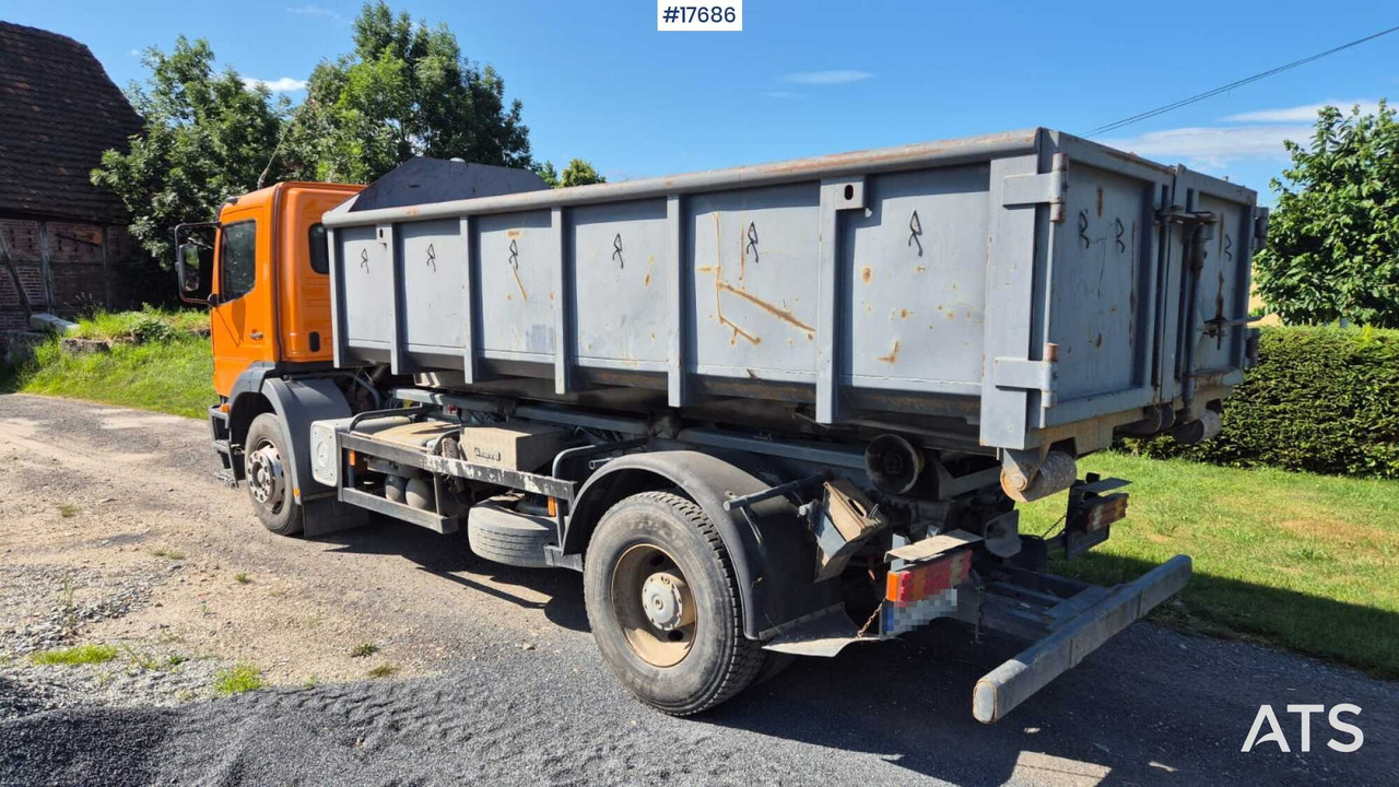 Mercedes-Benz 1828 hooklift (1999) two containers - Kamion s kukastom dizalicom: slika Mercedes-Benz 1828 hooklift (1999) two containers - Kamion s kukastom dizalicom Mercedes-Benz 1828 hooklift (1999) two containers - Kamion s kukastom dizalicom: slika Mercedes-Benz 1828 hooklift (1999) two containers - Kamion s kukastom dizalicom