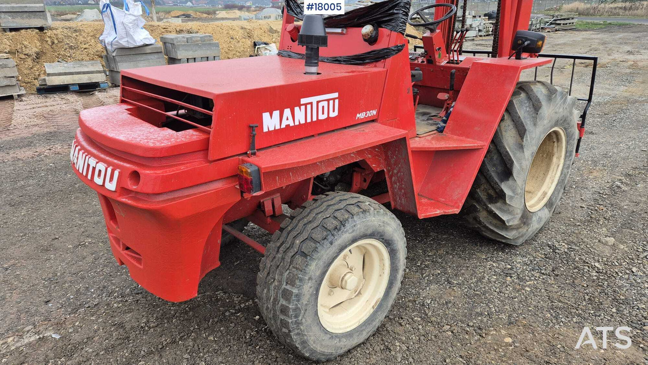 Viličar za teške terene Rough terrain forklift MANITOU MB 30N (1993): slika Viličar za teške terene Rough terrain forklift MANITOU MB 30N (1993)