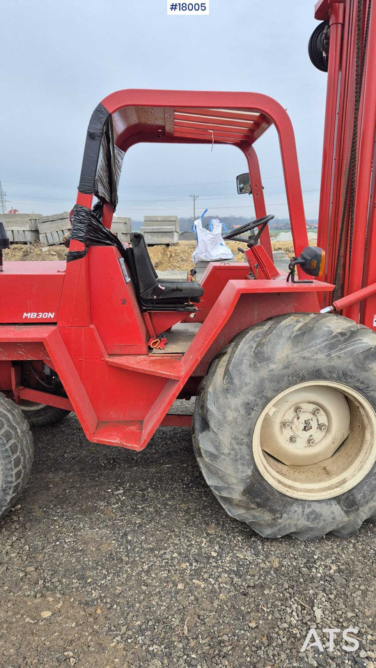 Rough terrain forklift MANITOU MB 30N (1993) - Viličar za teške terene: slika Rough terrain forklift MANITOU MB 30N (1993) - Viličar za teške terene Rough terrain forklift MANITOU MB 30N (1993) - Viličar za teške terene: slika Rough terrain forklift MANITOU MB 30N (1993) - Viličar za teške terene
