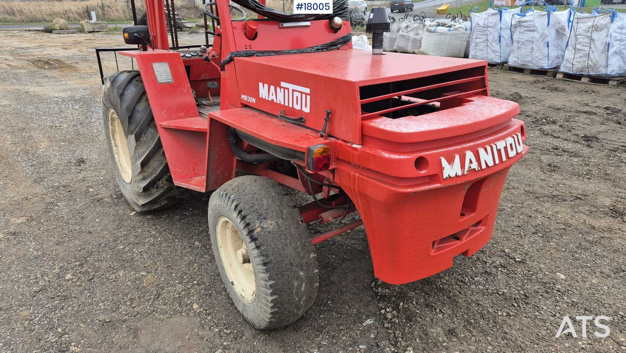 Viličar za teške terene Rough terrain forklift MANITOU MB 30N (1993): slika Viličar za teške terene Rough terrain forklift MANITOU MB 30N (1993)