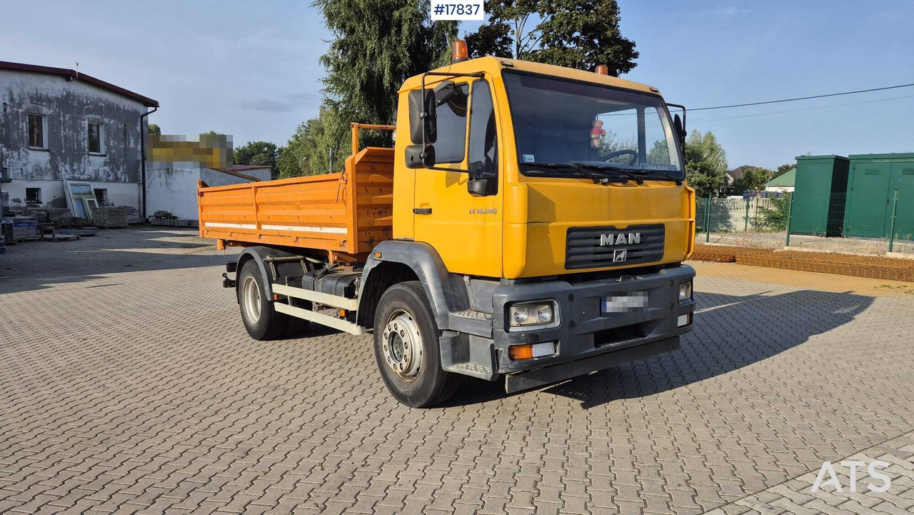 Tipper MAN 18.225 LC (2003) - Kiper: slika Tipper MAN 18.225 LC (2003) - Kiper Tipper MAN 18.225 LC (2003) - Kiper: slika Tipper MAN 18.225 LC (2003) - Kiper