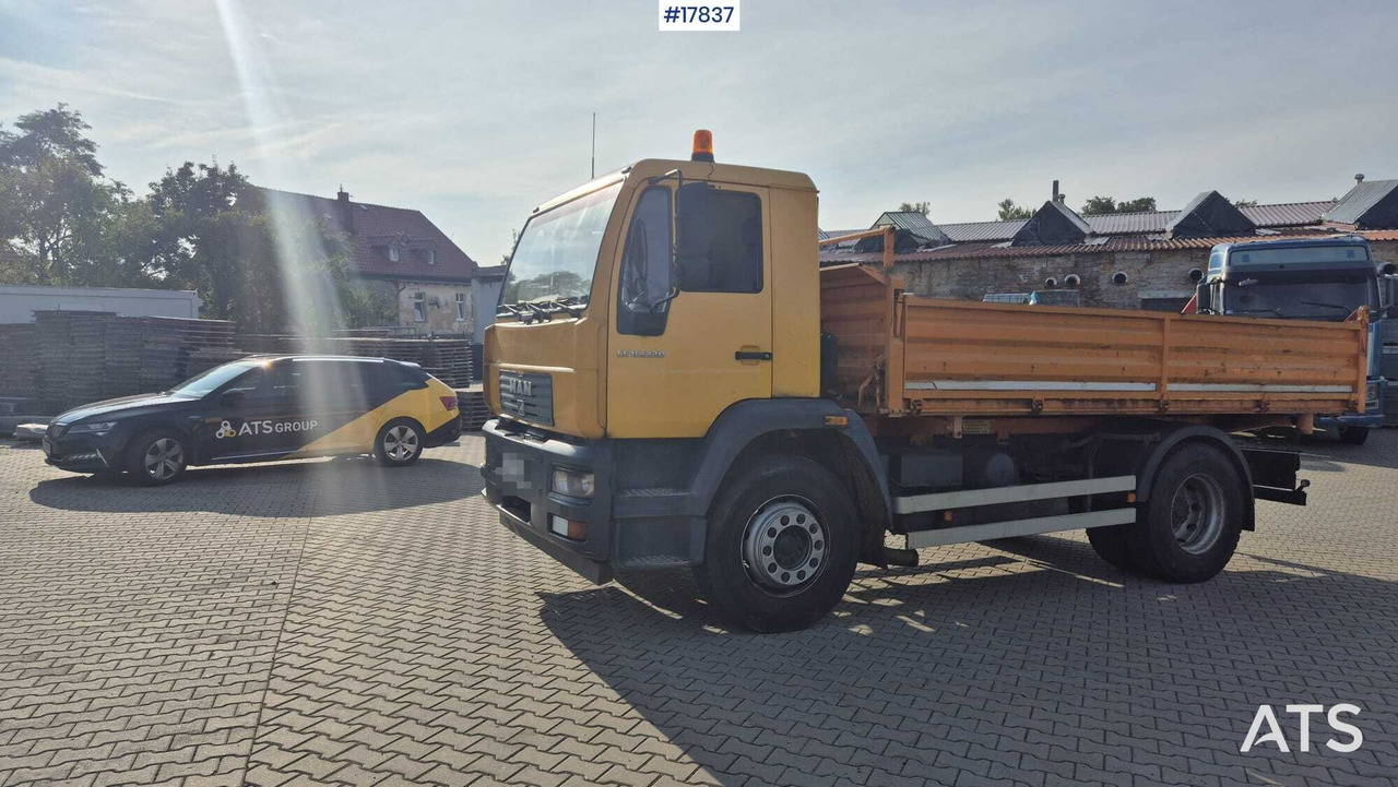 Tipper MAN 18.225 LC (2003) - Kiper: slika Tipper MAN 18.225 LC (2003) - Kiper Tipper MAN 18.225 LC (2003) - Kiper: slika Tipper MAN 18.225 LC (2003) - Kiper