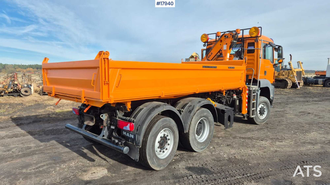 Kiper, Kamion s kranom Tipper/sand spreader with HDS - MAN TGS 28.360 6x4 (2008): slika Kiper, Kamion s kranom Tipper/sand spreader with HDS - MAN TGS 28.360 6x4 (2008)