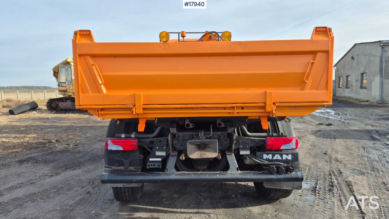 Kiper, Kamion s kranom Tipper/sand spreader with HDS - MAN TGS 28.360 6x4 (2008): slika Kiper, Kamion s kranom Tipper/sand spreader with HDS - MAN TGS 28.360 6x4 (2008)