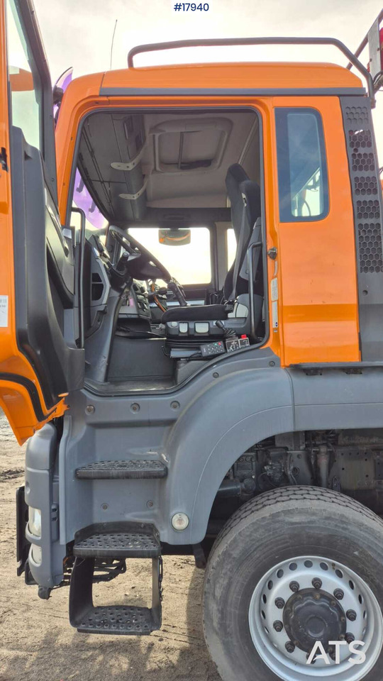 Kiper, Kamion s kranom Tipper/sand spreader with HDS - MAN TGS 28.360 6x4 (2008): slika Kiper, Kamion s kranom Tipper/sand spreader with HDS - MAN TGS 28.360 6x4 (2008)