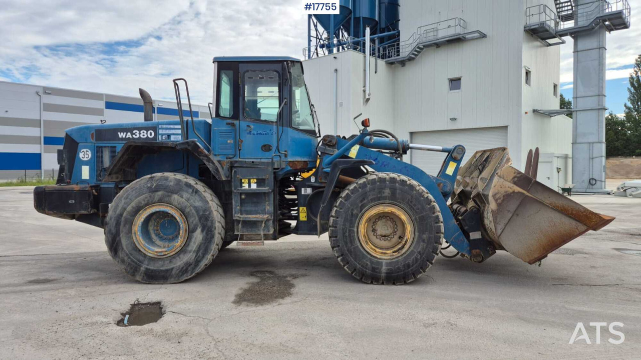 Wheel loader KOMATSU WA380 5H (2002) - Utovarivač na kotačima: slika Wheel loader KOMATSU WA380 5H (2002) - Utovarivač na kotačima Wheel loader KOMATSU WA380 5H (2002) - Utovarivač na kotačima: slika Wheel loader KOMATSU WA380 5H (2002) - Utovarivač na kotačima
