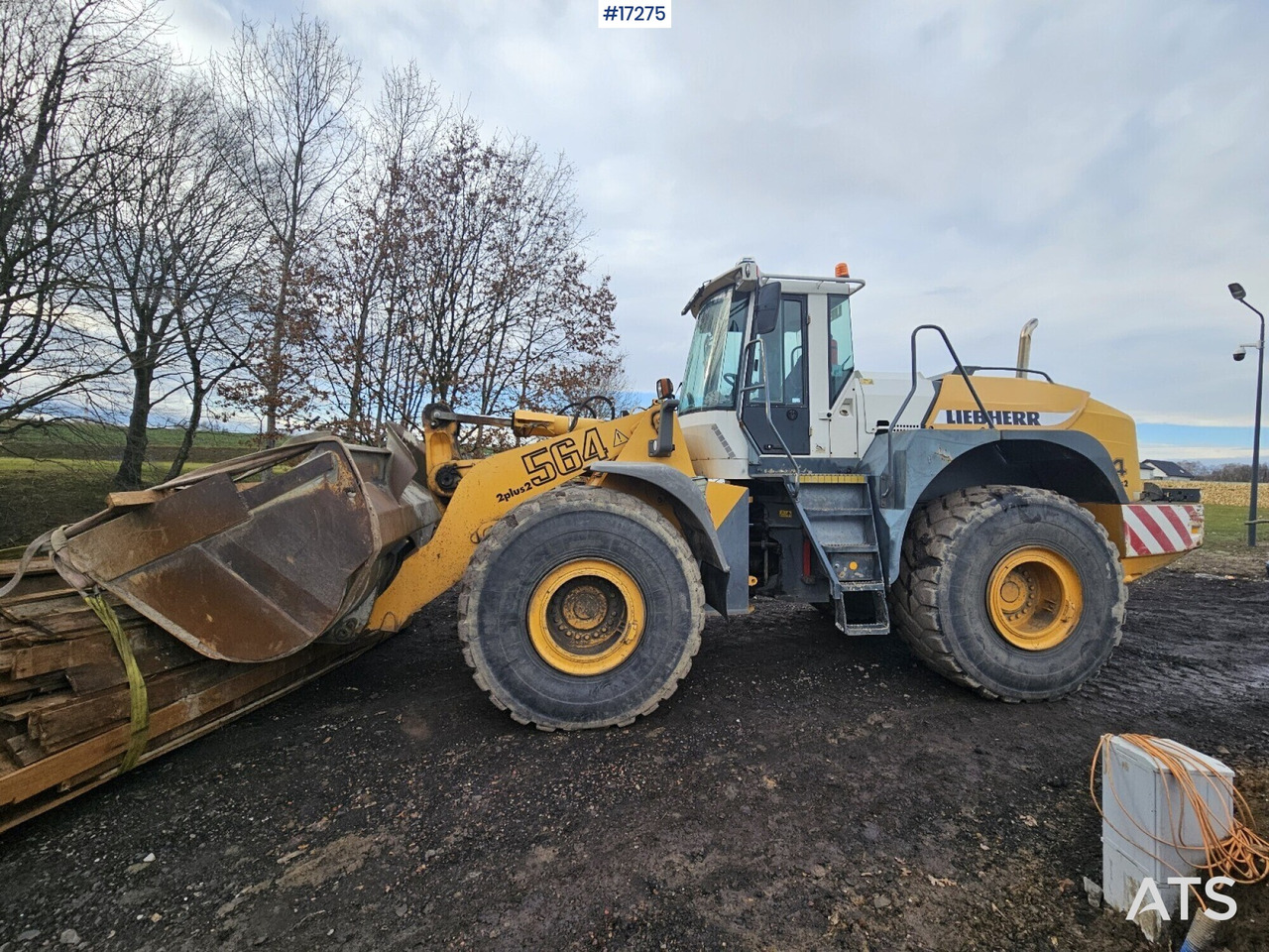 Wheel loader LIEBHERR L564 2plus2 (2004) - Utovarivač na kotačima: slika Wheel loader LIEBHERR L564 2plus2 (2004) - Utovarivač na kotačima Wheel loader LIEBHERR L564 2plus2 (2004) - Utovarivač na kotačima: slika Wheel loader LIEBHERR L564 2plus2 (2004) - Utovarivač na kotačima
