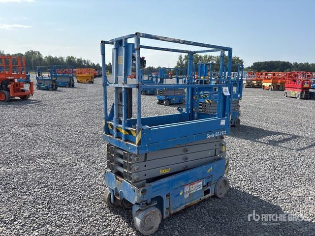 2014 Genie GS1932 Electric Scissor Lift - Škarasta podizna platforma: slika 2014 Genie GS1932 Electric Scissor Lift - Škarasta podizna platforma 2014 Genie GS1932 Electric Scissor Lift - Škarasta podizna platforma: slika 2014 Genie GS1932 Electric Scissor Lift - Škarasta podizna platforma