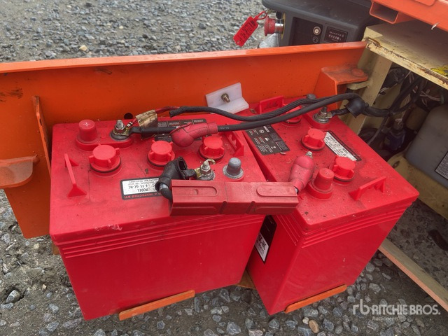 Platforma za podizanje stupa u okomitom položaju JLG 1230ES Vertical Mast Lift: slika Platforma za podizanje stupa u okomitom položaju JLG 1230ES Vertical Mast Lift