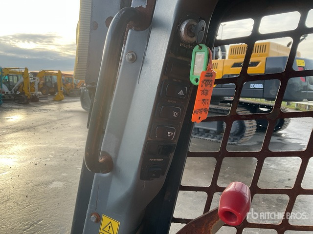 New Holland L160 Skid Steer Loader - Mini utovarivač: slika New Holland L160 Skid Steer Loader - Mini utovarivač New Holland L160 Skid Steer Loader - Mini utovarivač: slika New Holland L160 Skid Steer Loader - Mini utovarivač