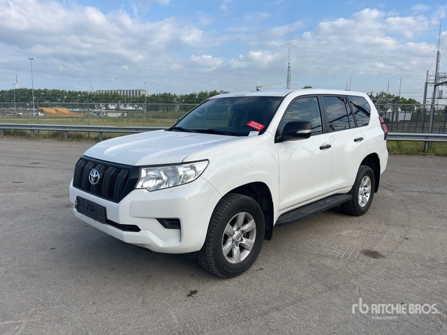 Toyota Land Cruiser SUV - SUV: slika Toyota Land Cruiser SUV - SUV Toyota Land Cruiser SUV - SUV: slika Toyota Land Cruiser SUV - SUV