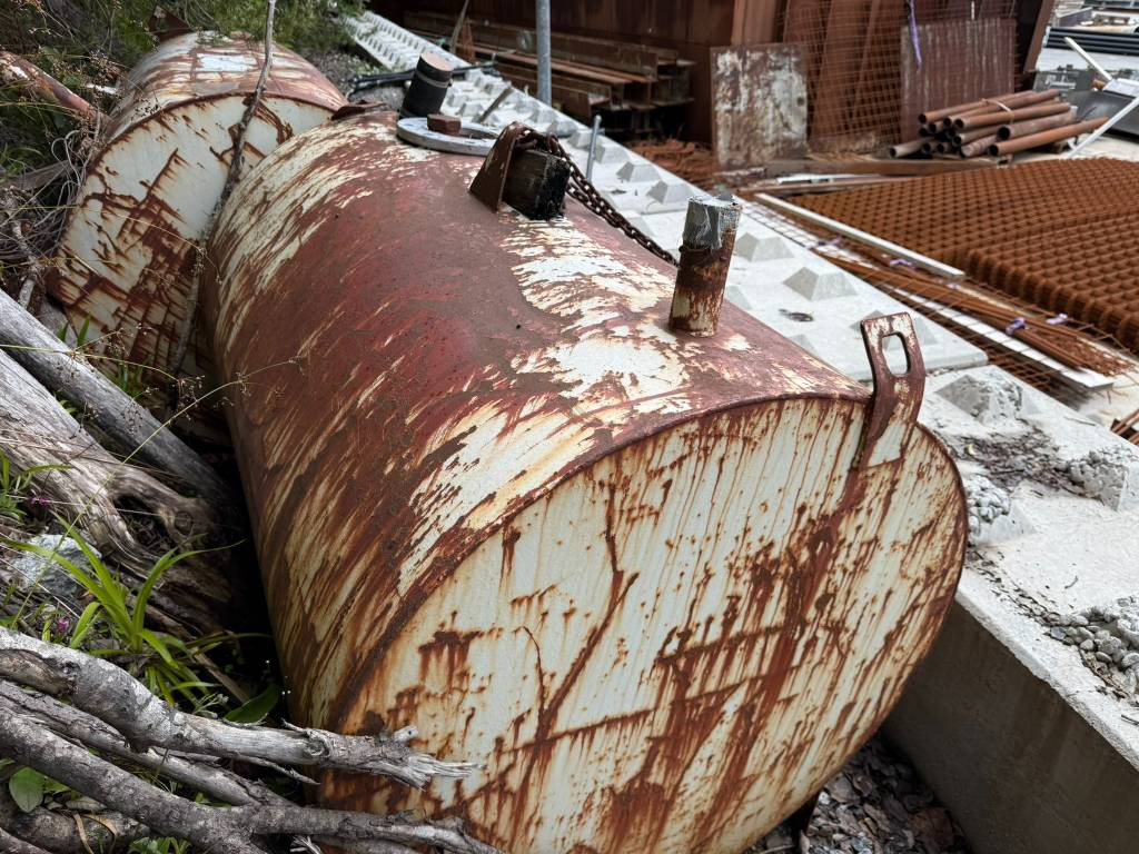 Annet Diesel tank 1000 liter - Cisterna za skladištenje: slika Annet Diesel tank 1000 liter - Cisterna za skladištenje Annet Diesel tank 1000 liter - Cisterna za skladištenje: slika Annet Diesel tank 1000 liter - Cisterna za skladištenje