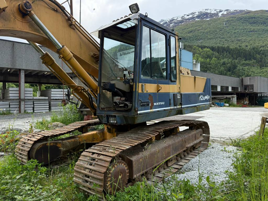 Komatsu PC 200-3 - Bager gusjeničar: slika Komatsu PC 200-3 - Bager gusjeničar Komatsu PC 200-3 - Bager gusjeničar: slika Komatsu PC 200-3 - Bager gusjeničar