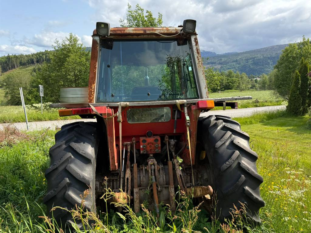 Massey Ferguson 675 - Traktor: slika Massey Ferguson 675 - Traktor Massey Ferguson 675 - Traktor: slika Massey Ferguson 675 - Traktor
