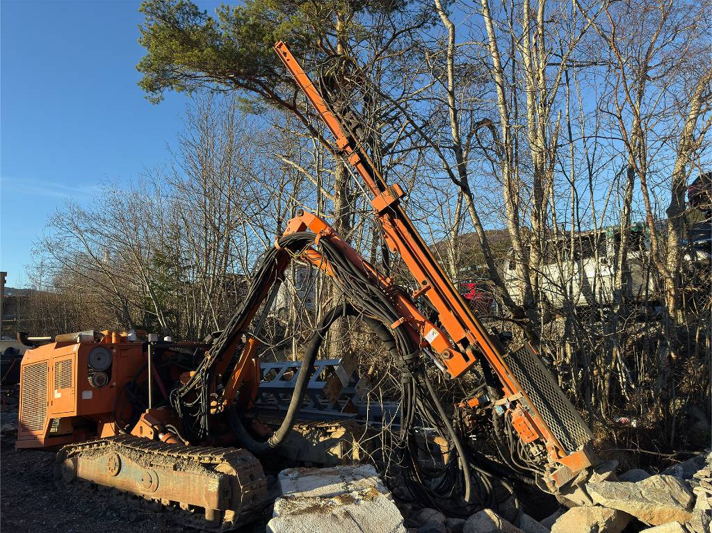 Tamrock Dino 500 - Platforma za bušenje: slika Tamrock Dino 500 - Platforma za bušenje Tamrock Dino 500 - Platforma za bušenje: slika Tamrock Dino 500 - Platforma za bušenje