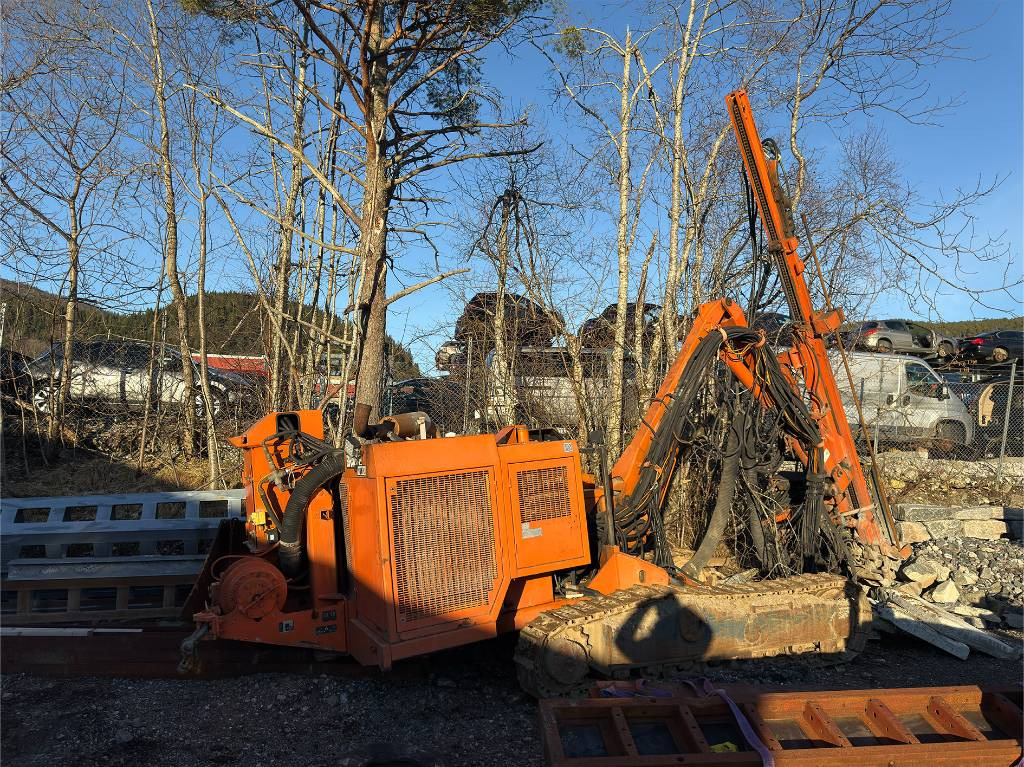 Tamrock Dino 500 - Platforma za bušenje: slika Tamrock Dino 500 - Platforma za bušenje Tamrock Dino 500 - Platforma za bušenje: slika Tamrock Dino 500 - Platforma za bušenje