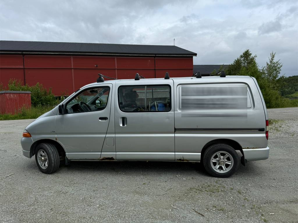 Toyota Hiace 4x4 - Furgon: slika Toyota Hiace 4x4 - Furgon Toyota Hiace 4x4 - Furgon: slika Toyota Hiace 4x4 - Furgon
